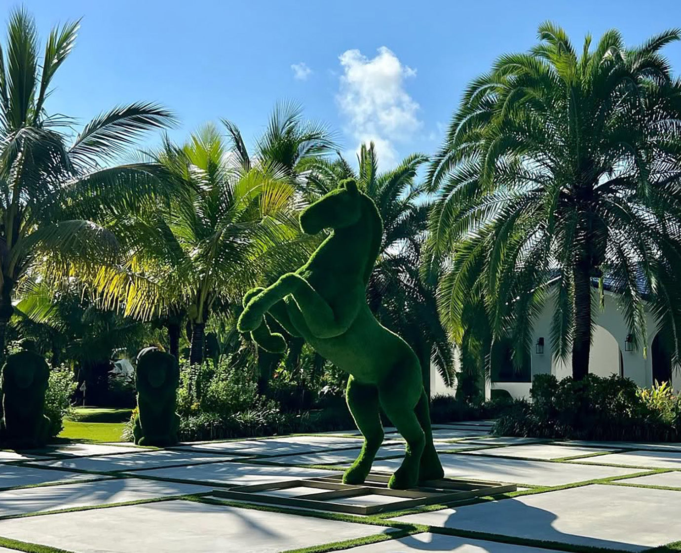 Topiary Rearing big horse artificial grass animals