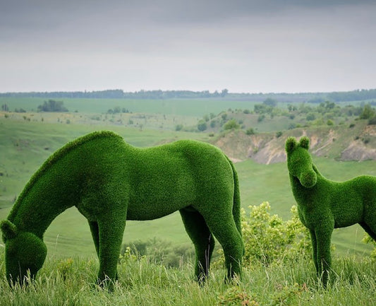 Topiary Grazing big horse artificial grass animals